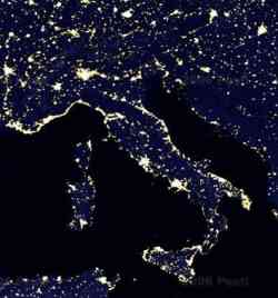 Italia illuminata, vista da satellite