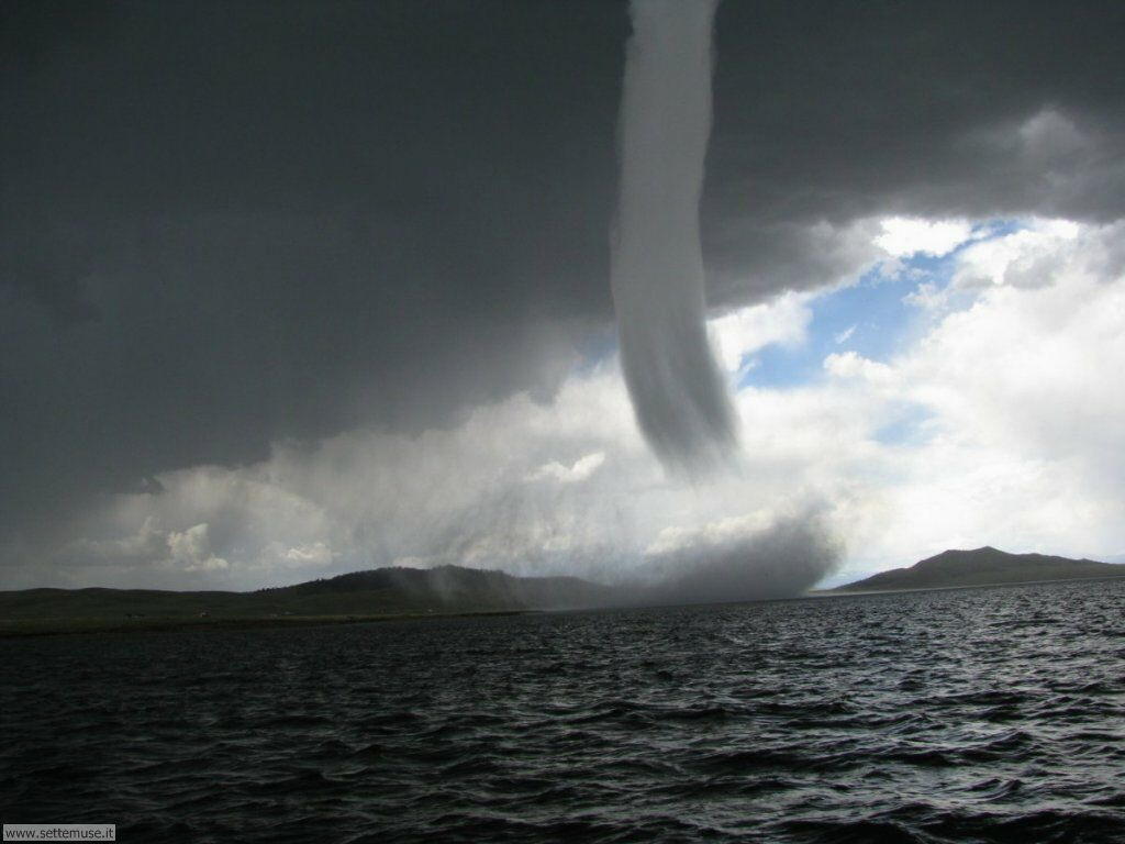 Foto desktop di tornado, cicloni, uragani 016