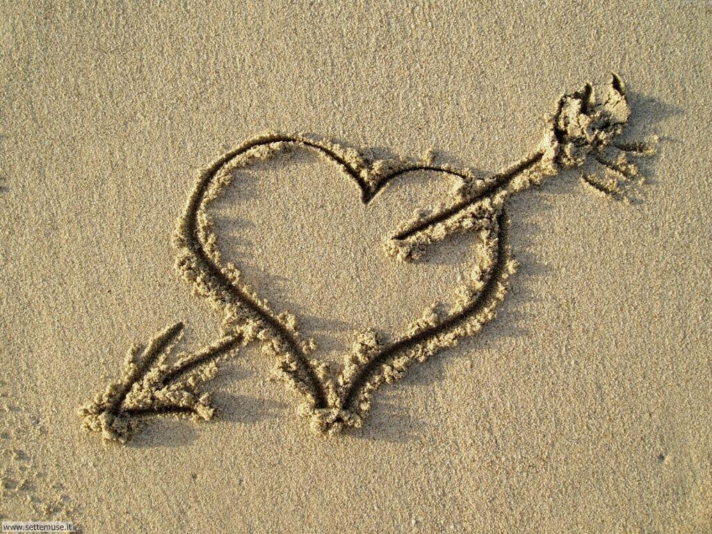 foto amore e innamorati per sfondi 024.jpg cuore sulla sabbia