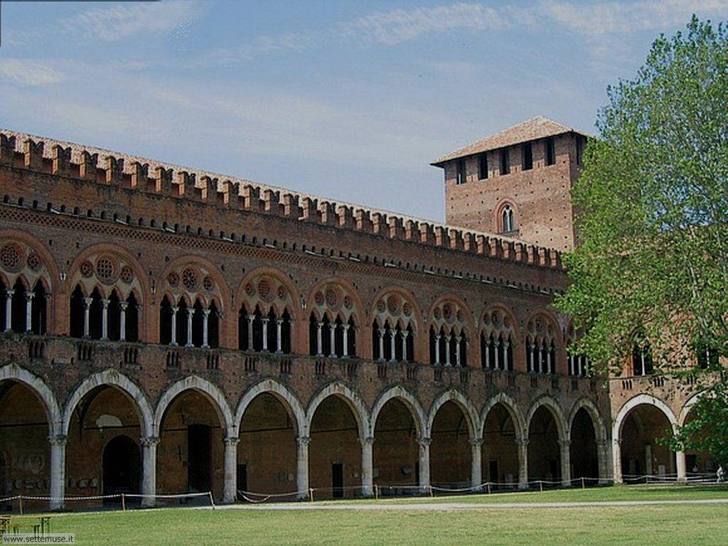 Pavia Castello Visconteo, portico