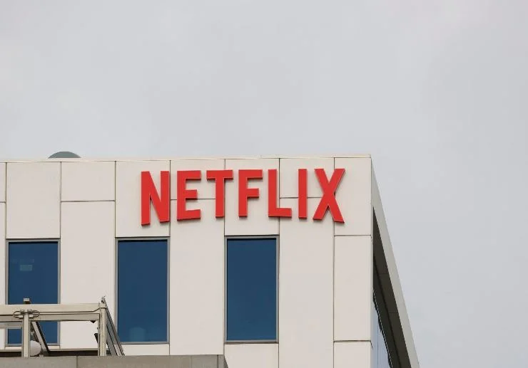 Annuncio Netflix acquisto Warner Bros