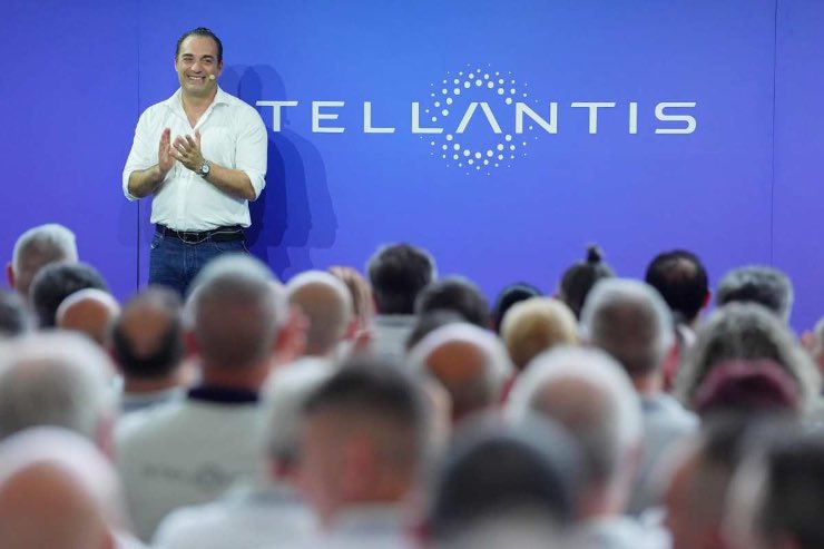 Antonio Filosa attacco dei sindacati francesi