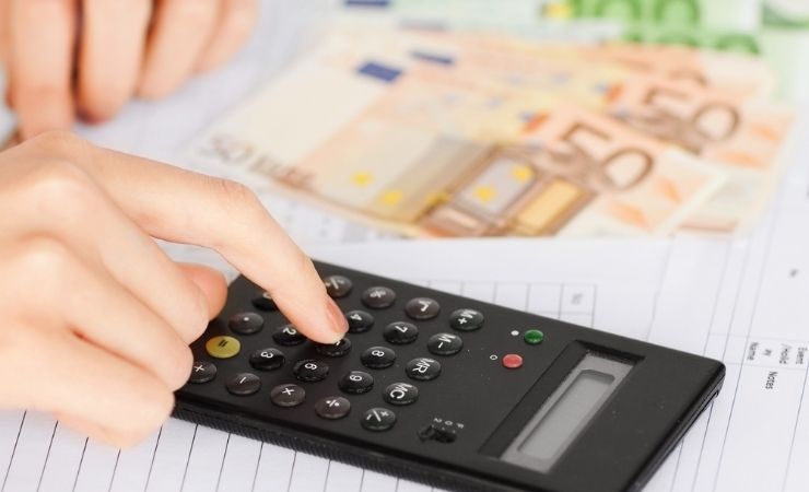 calcolatrice e soldi euro