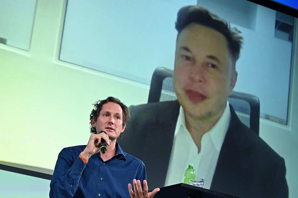 Più ricchi gli Agnelli o Elon Musk? La verità su chi ha in mano il futuro dell'auto