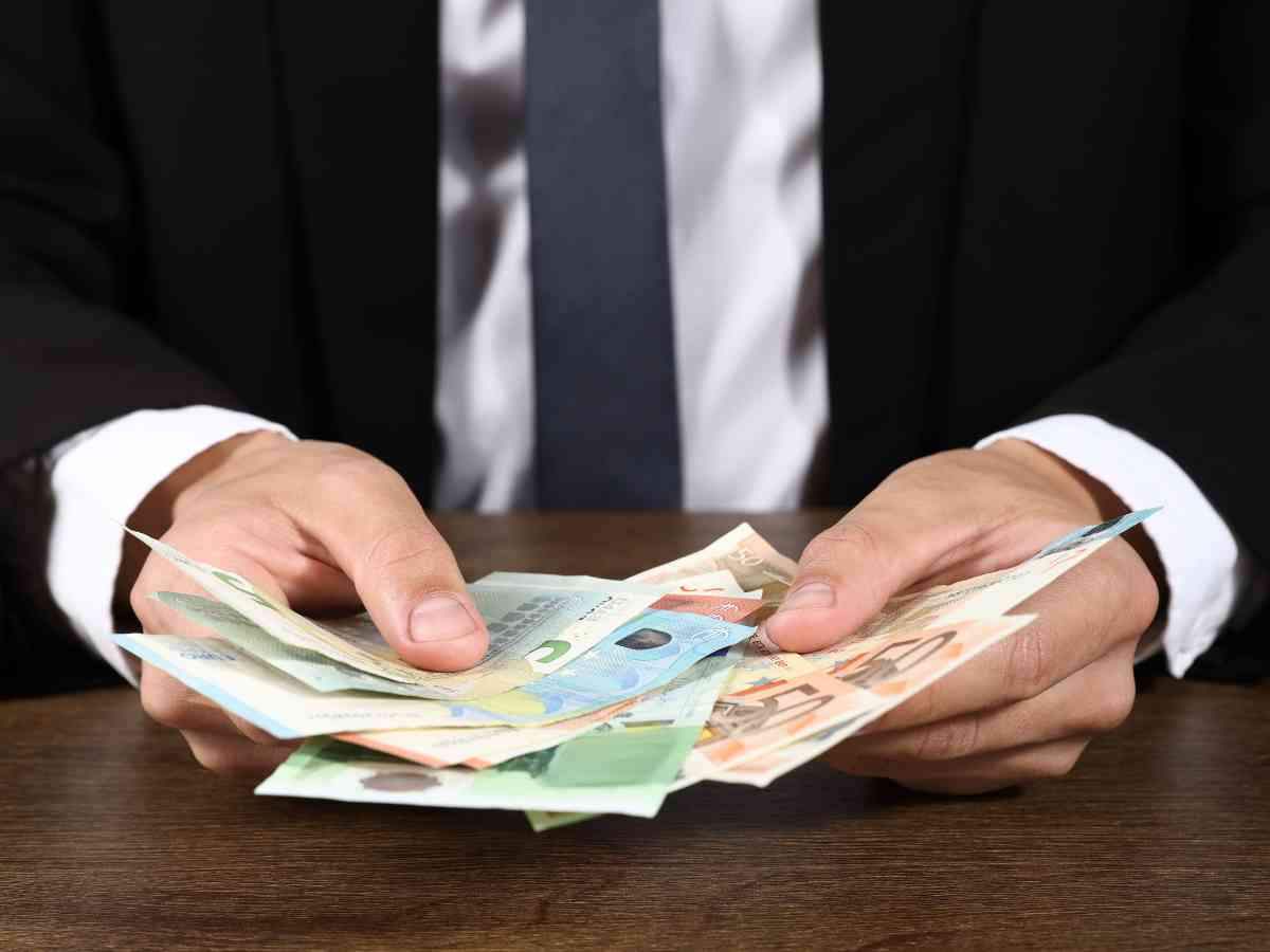 aumento stipendi 64 euro