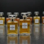 8 Cose che Probabilmente Non Sai su Chanel N. 5: Scopri un Fatto Sorprendente sulle Scatole delle Scarpe del Brand