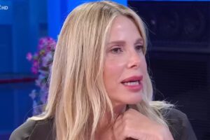 Alessia Marcuzzi che parla